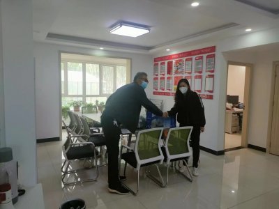 乐玩国际娱乐集团慰问社区防疫工作者